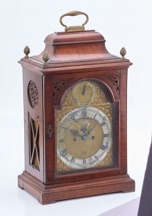 219/385 Bracket Clock, London Ende 18. Jh.