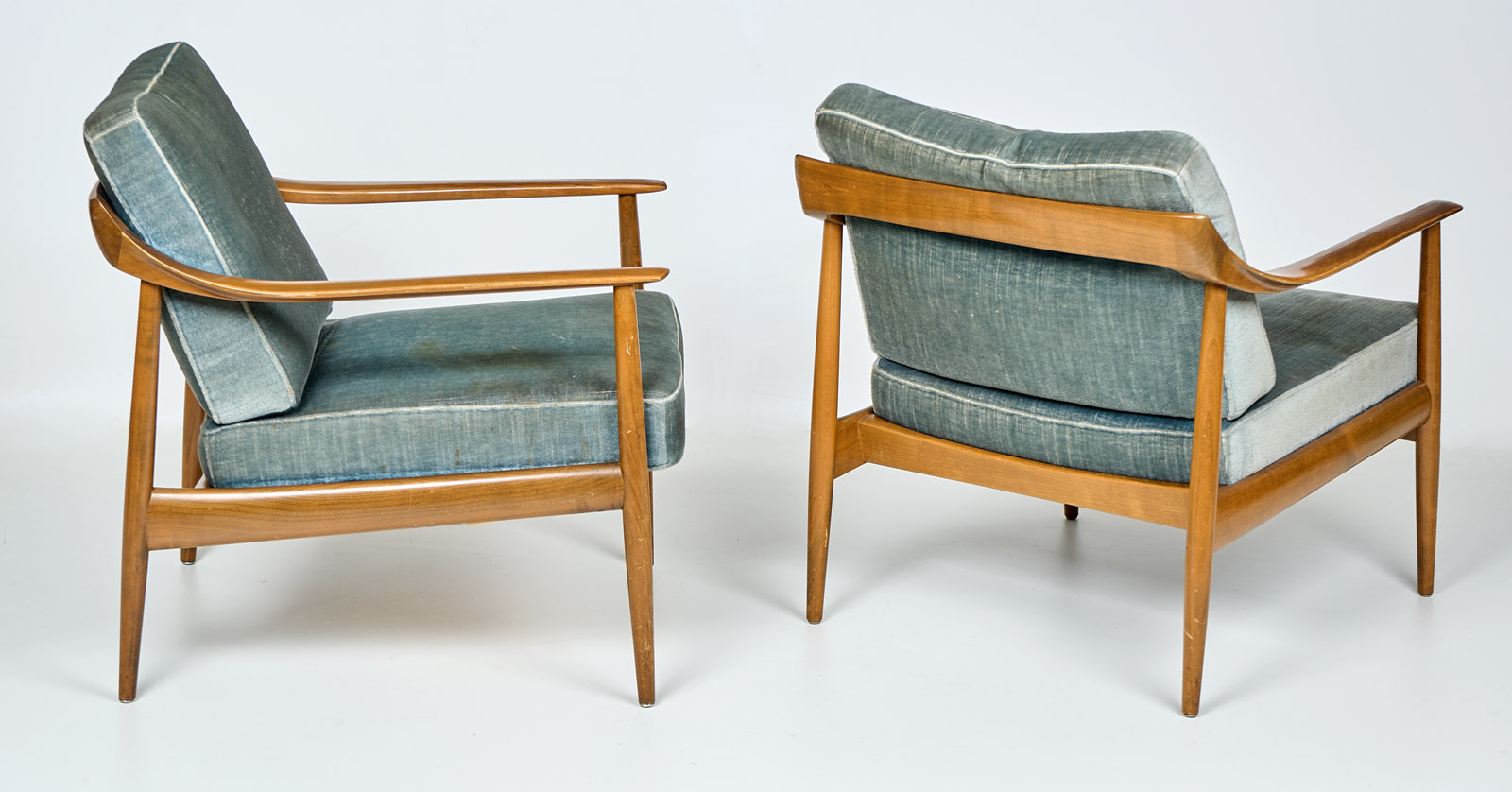 219/448 Paar Armlehnsessel im Dänischen Stil, wohl Walter Knoll um 1960 u. Couchtisch 1960-70er Jahre. – Bild 3