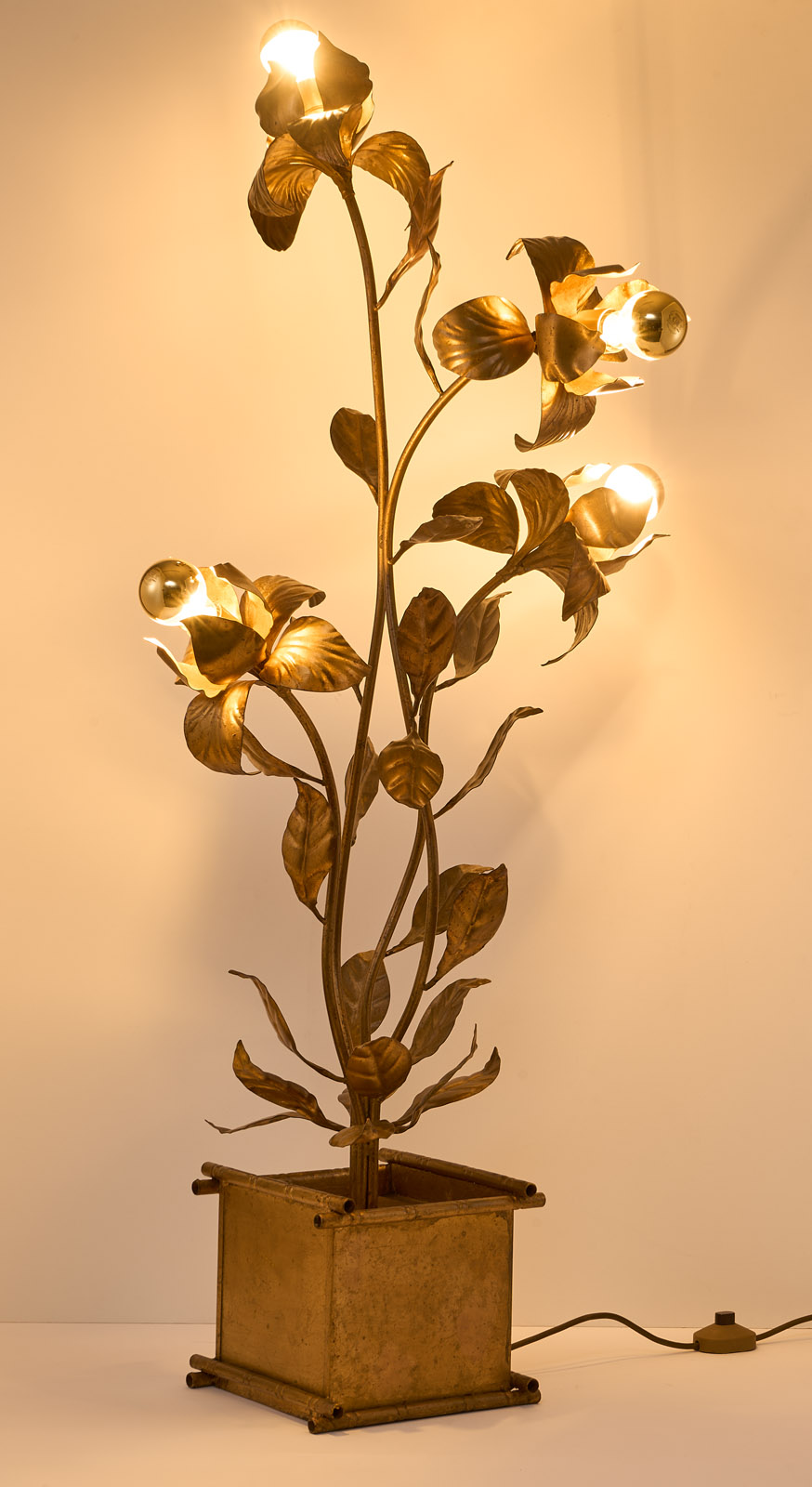 219/555 Gr. florale Stehlampe, wohl Hans Kögl Italien 1970er Jahre – Bild 2
